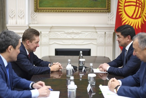 Алексей Миллер и Мухаммедкалый Абылгазиев. Фото Правительства Кыргызской Республики